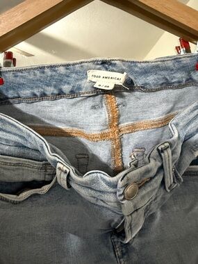 Good American Light Wash High-Rise Jeans